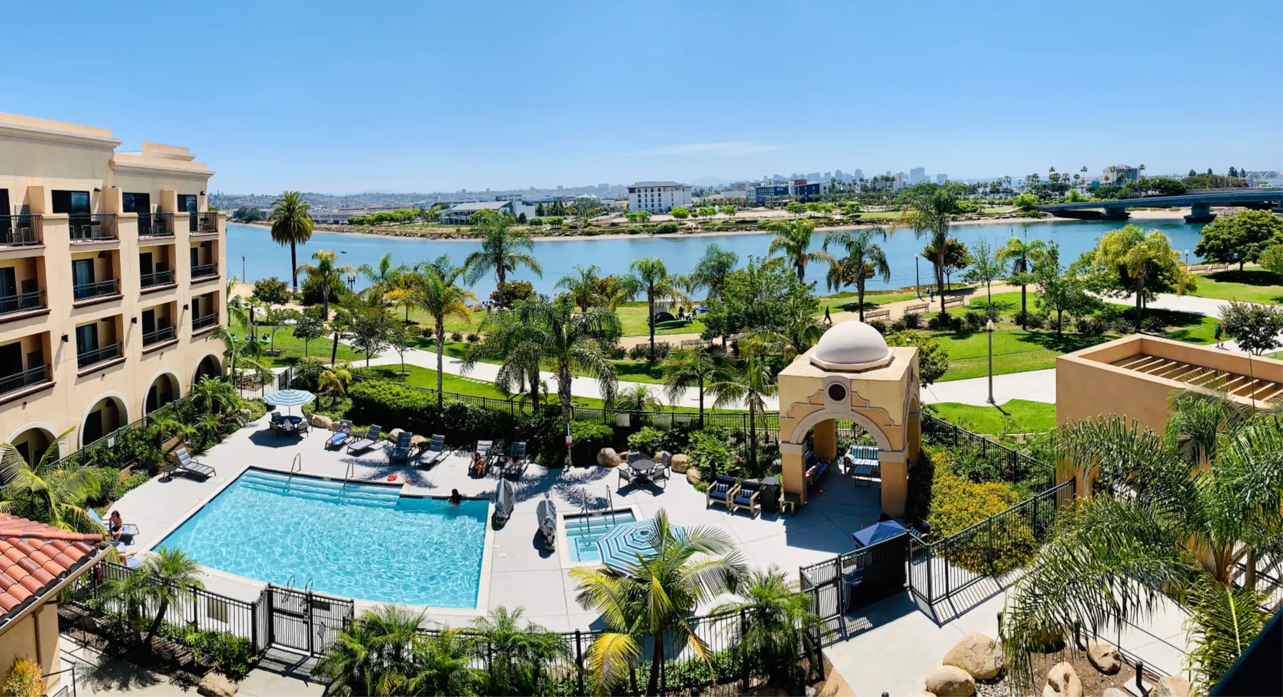 Courtyard by Marriott San Diego Airport/Liberty Station pool and waterfront